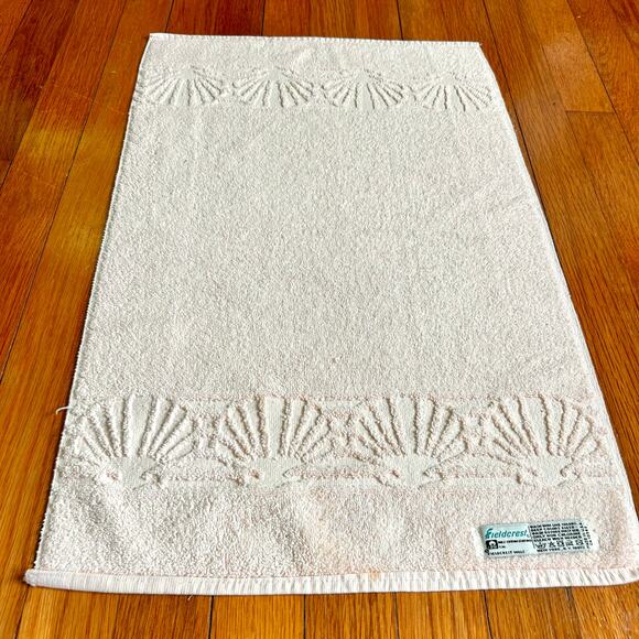 Vintage Fieldcrest Seashell Hand Towel – Soft Peach Cotton, Made in USA - Picture 3 of 13